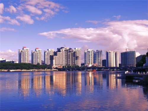 黄氏许牛奶甜品加盟开店怎么样，时尚甜品这个行业很好干吗